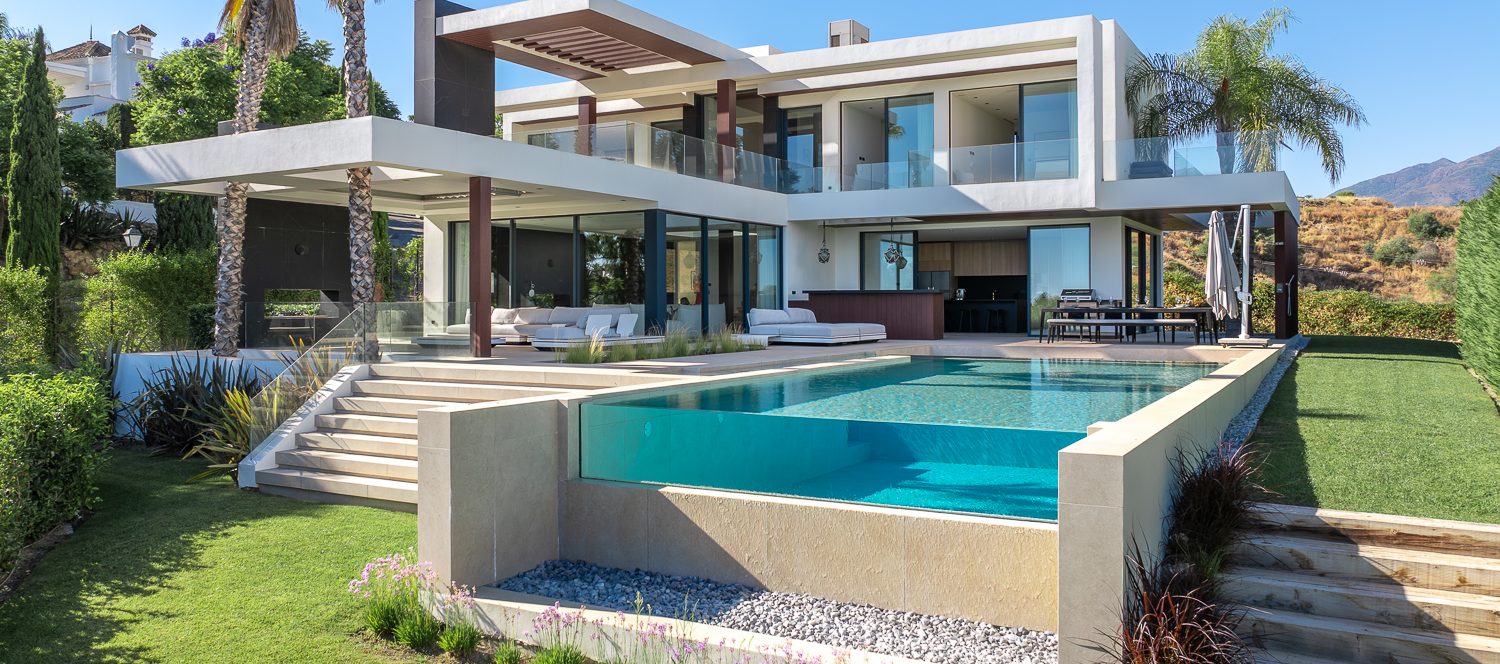 Luxury villa for sale in Los Flamingos Golf Resort with infinity pool